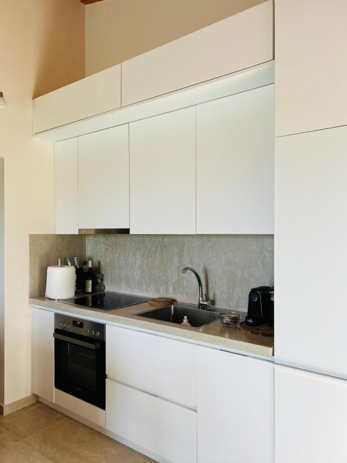 Gargarou Residences Kómboi エクステリア 写真